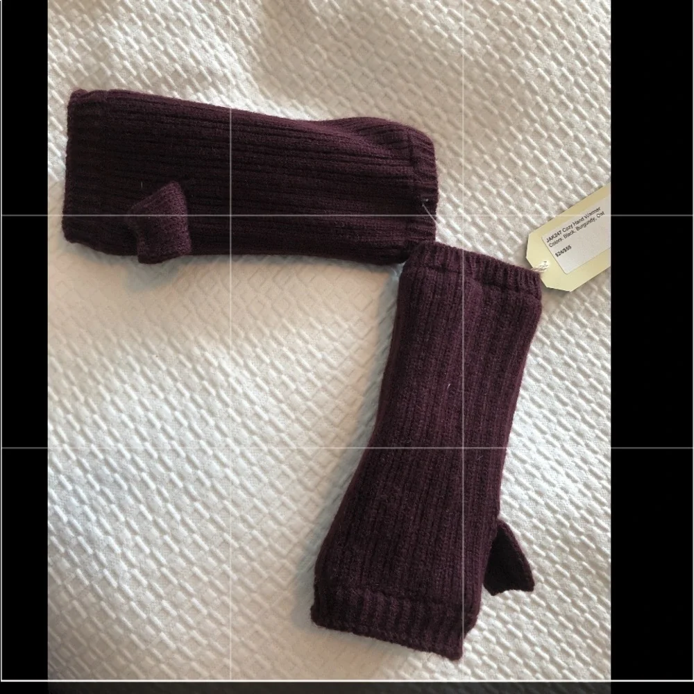 Bujibaja Hat Attack Cozy Hand Warmers In Burgundy